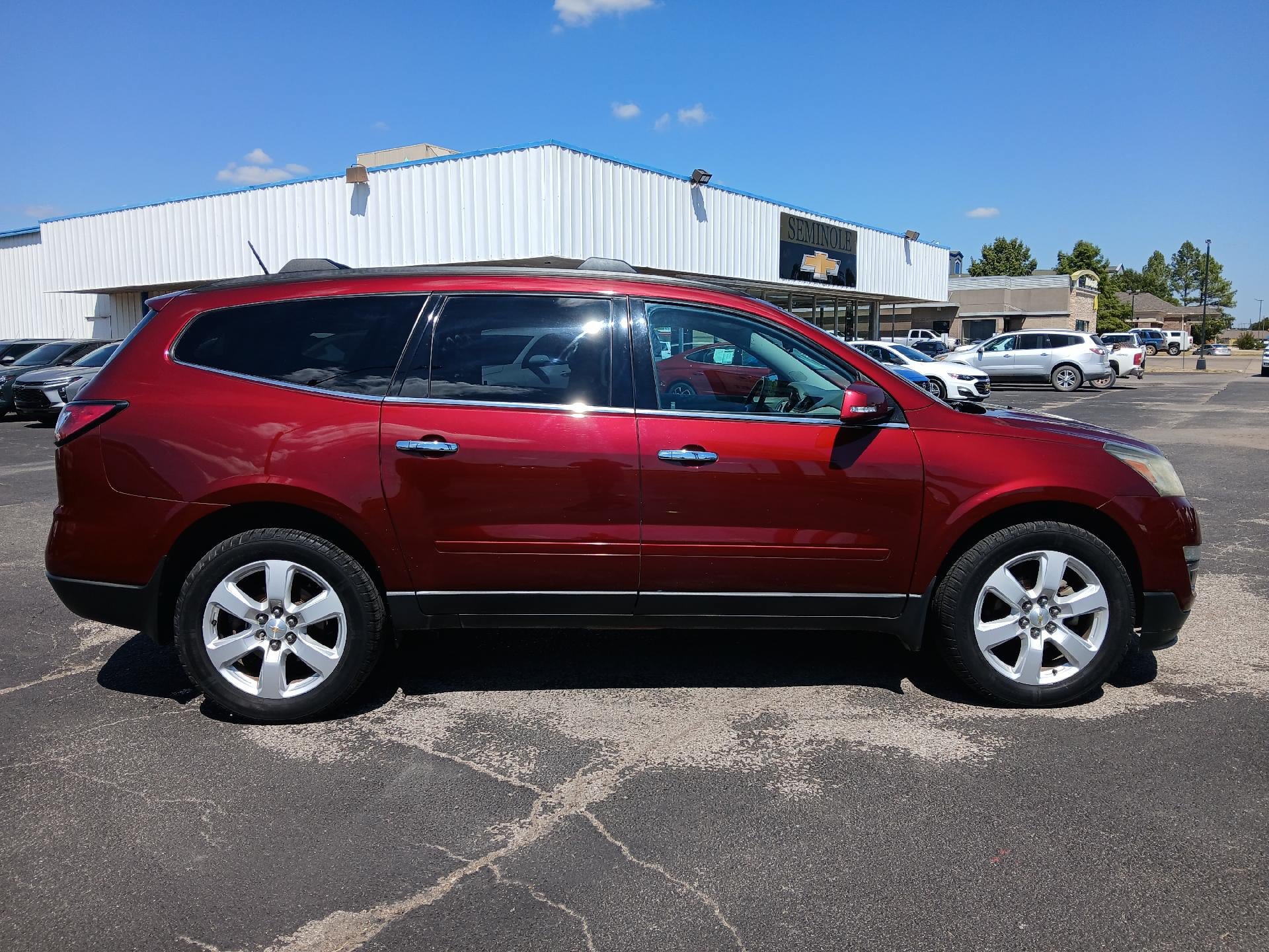 Used 2017 Chevrolet Traverse LT w/ Traveler's Package FWD image 6