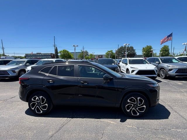 Used 2024 Chevrolet Trax RS w/ Sunroof Package FWD image 4