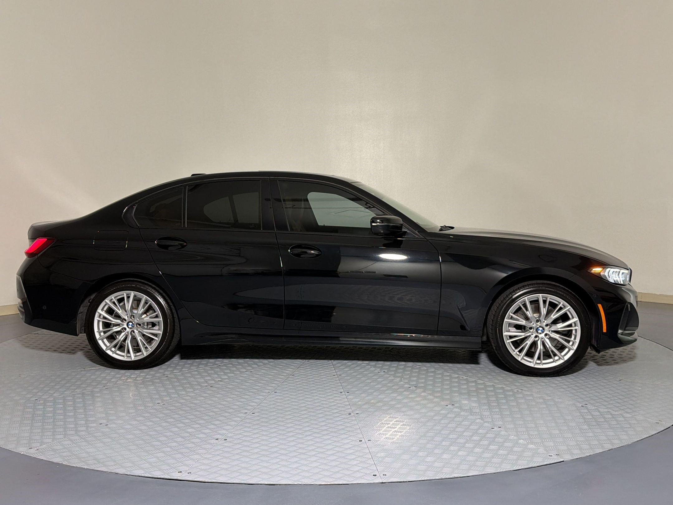 Certified 2023 BMW 330i Sedan w/ Parking Assistance Package RWD image 8