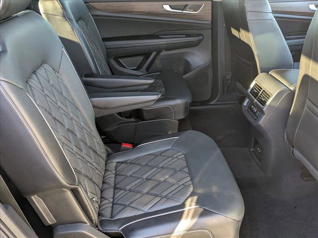 Used 2024 Volkswagen Atlas SEL Premium R-Line image 22