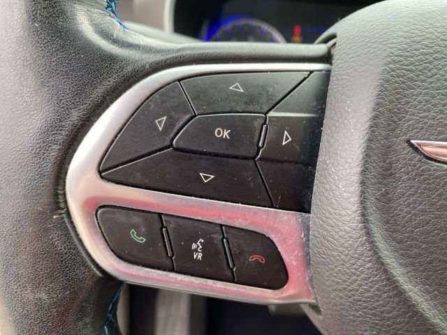 Used 2021 Chrysler Pacifica Touring-L FWD image 18