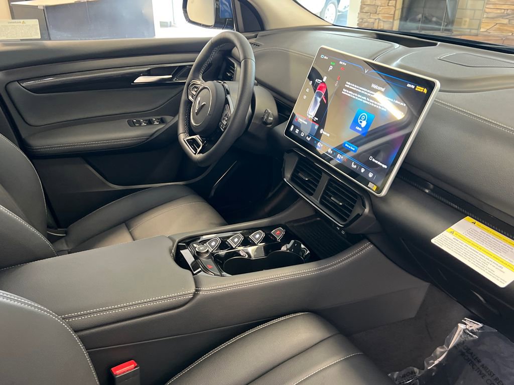 New 2025 VinFast VF 8 Eco image 10