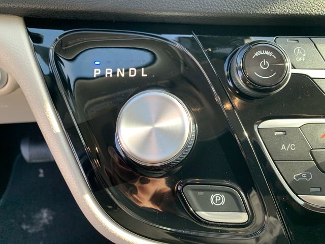 Used 2024 Chrysler Pacifica Touring-L image 35