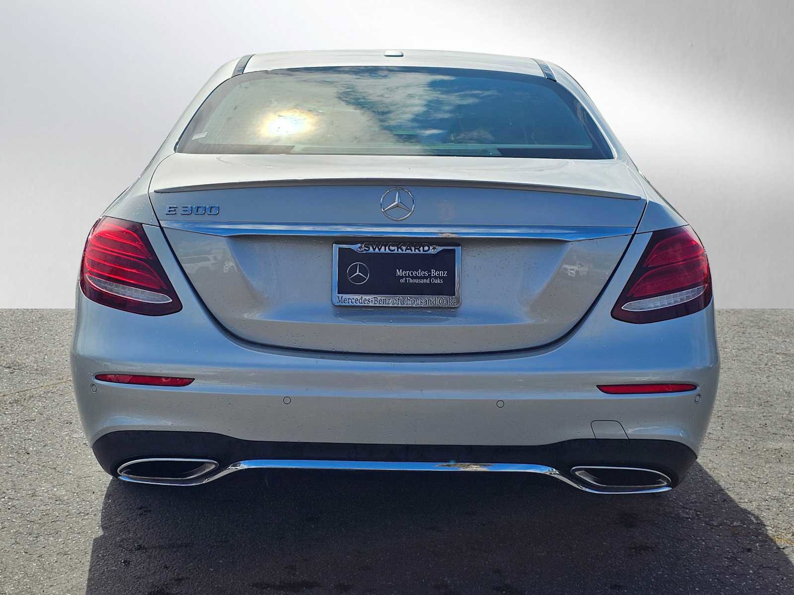 Used 2017 Mercedes-Benz E 300 image 4