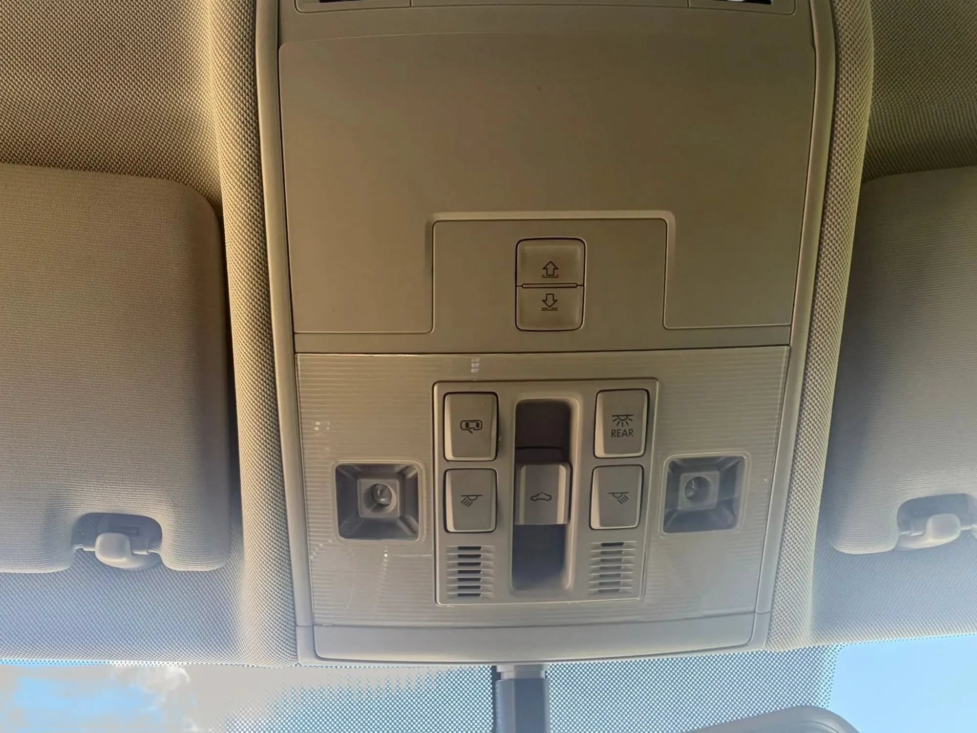 Used 2019 Volkswagen Tiguan SE w/ Panoramic Sunroof Package FWD image 49
