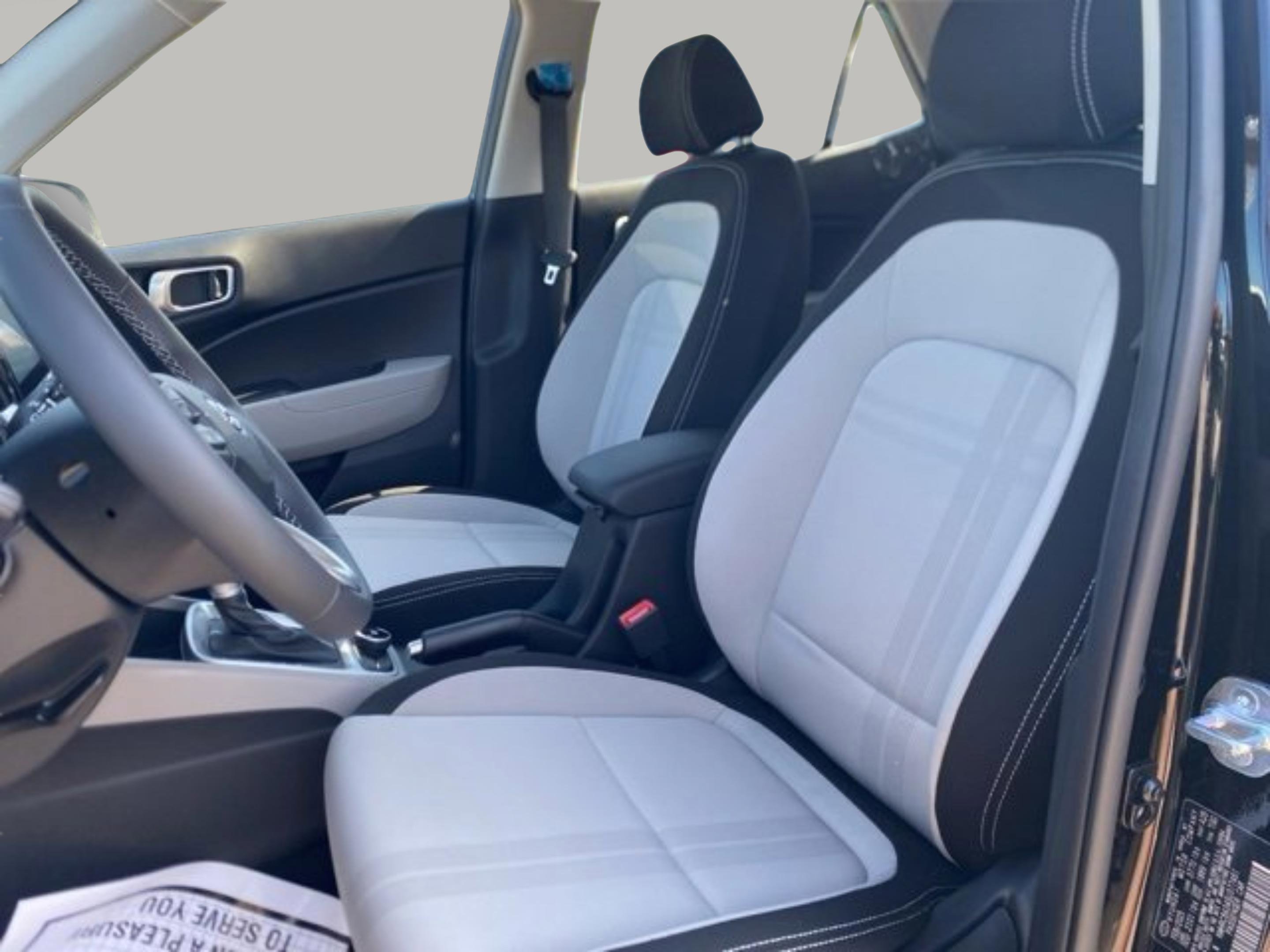 Certified 2025 Hyundai Venue SEL FWD image 14