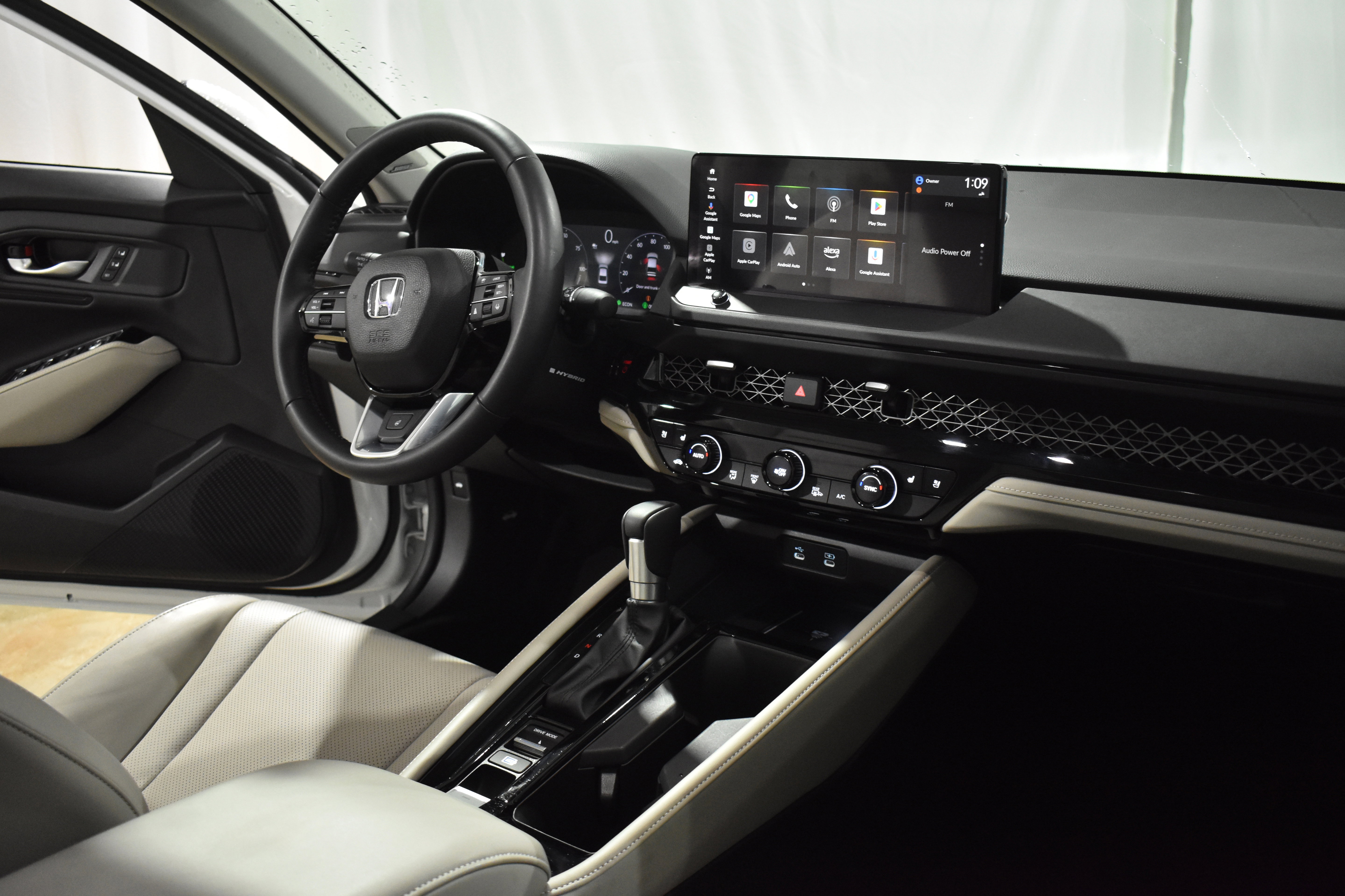 Certified 2025 Honda Accord Touring image 30