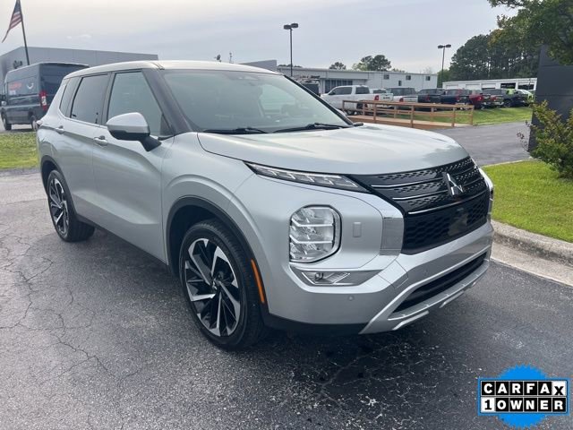 Used 2024 Mitsubishi Outlander SE Black Edition image 1