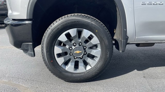 Used 2023 Chevrolet Silverado 2500 Custom w/ Custom Value Package image 12