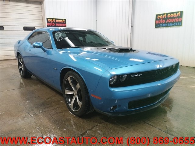 Used 2015 Dodge Challenger R/T RWD image 1