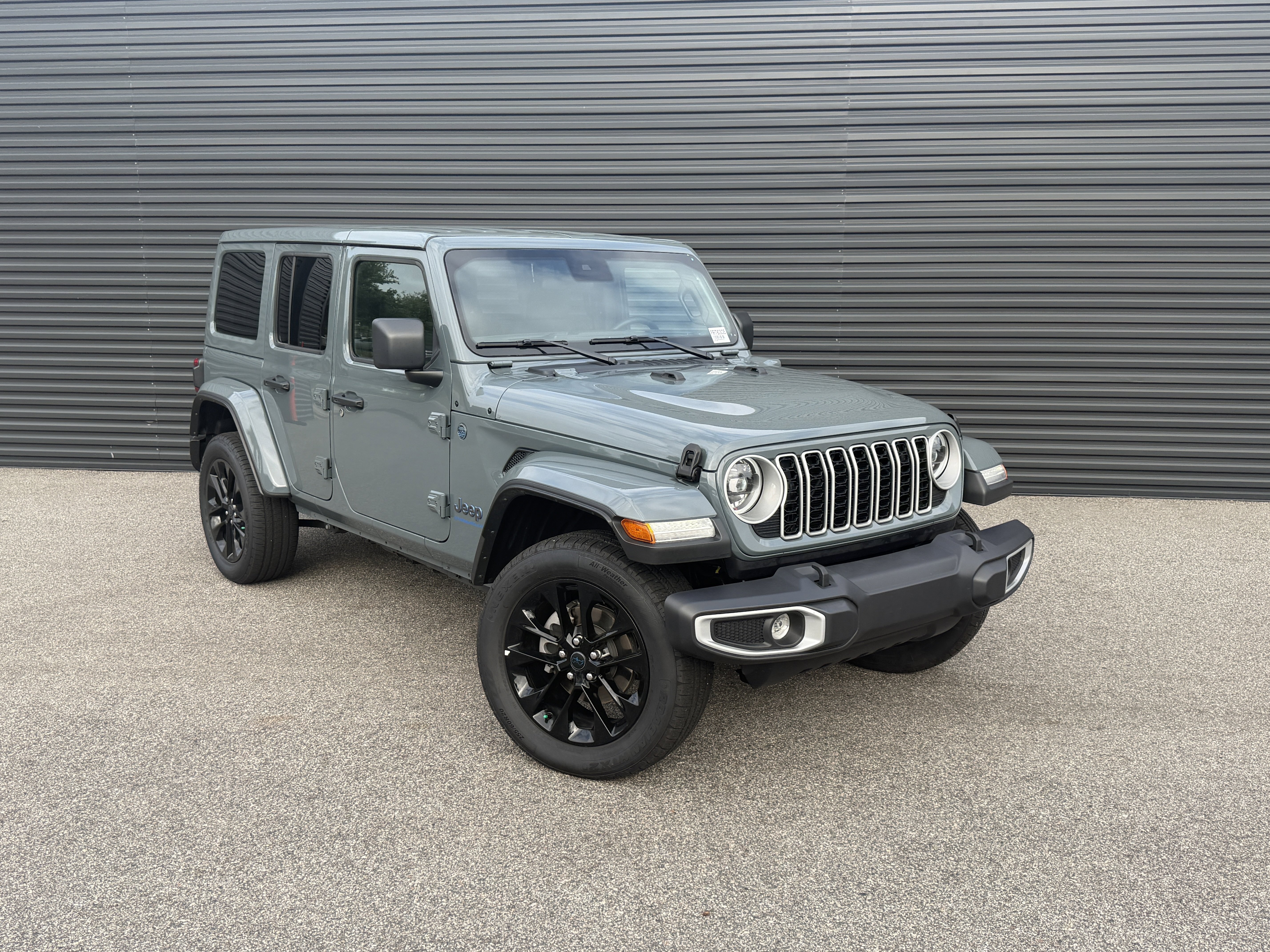 Used 2025 Jeep Wrangler Unlimited Sahara w/ Safety Group image 7