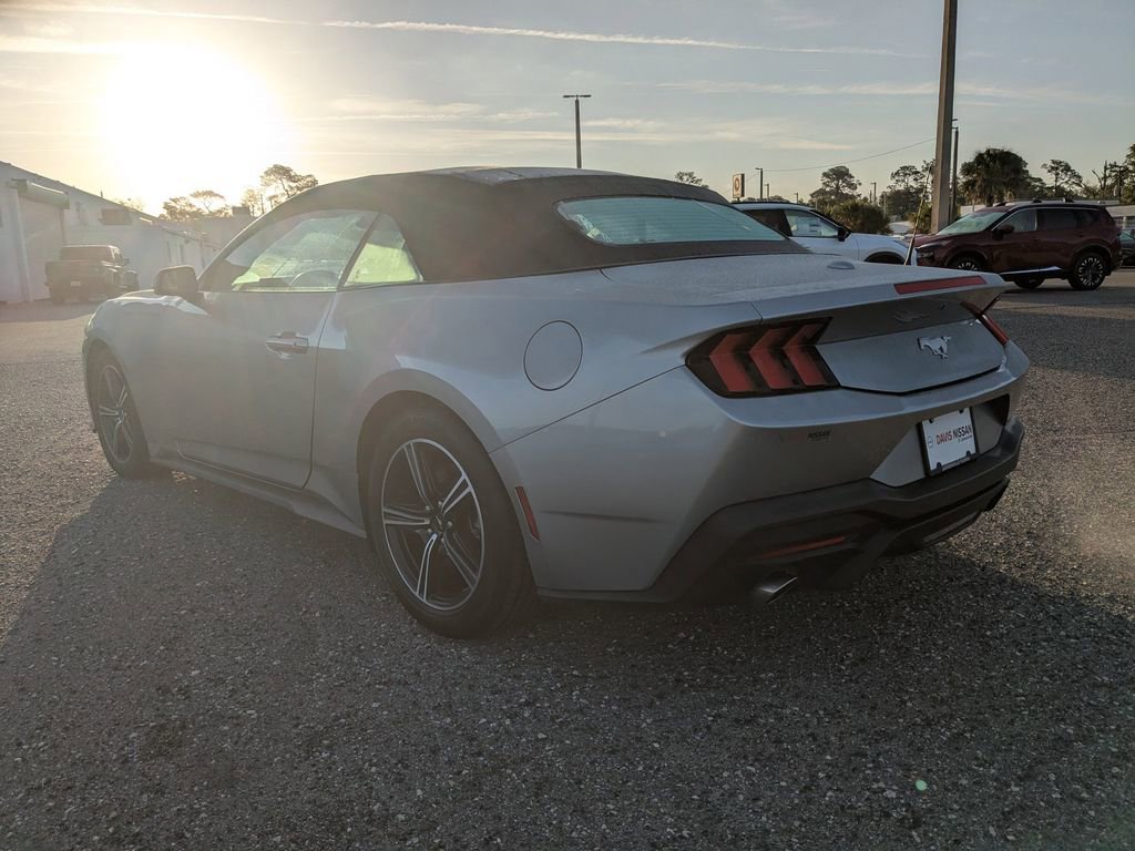 Used 2024 Ford Mustang Convertible RWD image 6