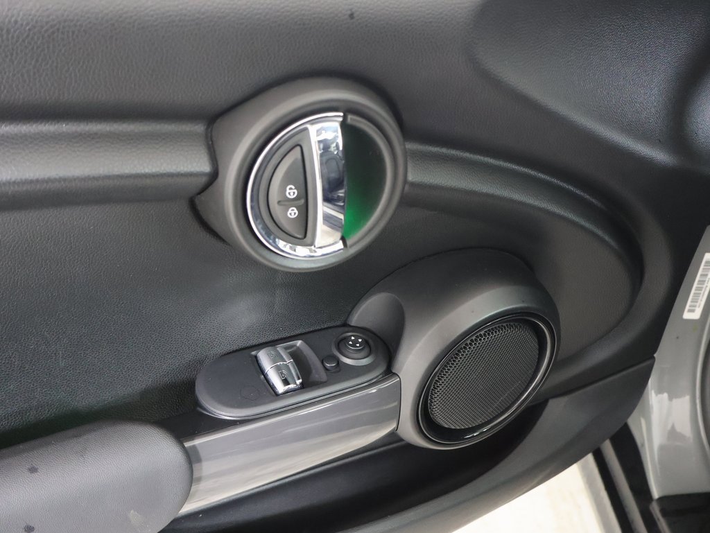 Used 2020 MINI Cooper 2-Door Hardtop w/ Storage Package image 19