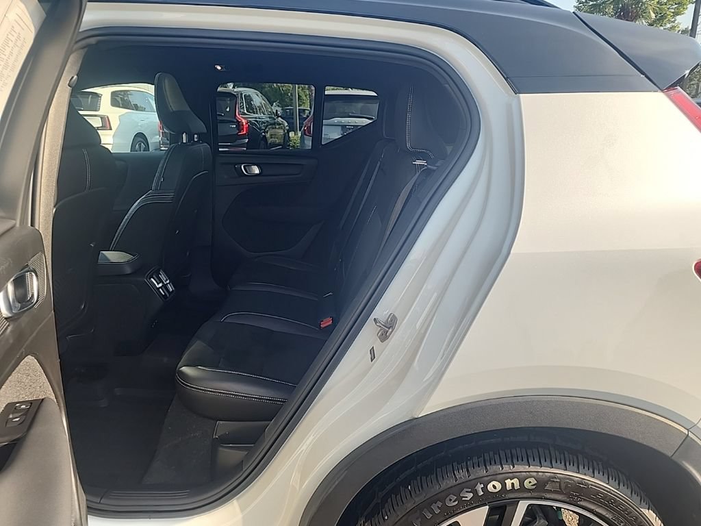 Used 2022 Volvo XC40 T5 R-Design w/ Advanced Package AWD/4WD image 14