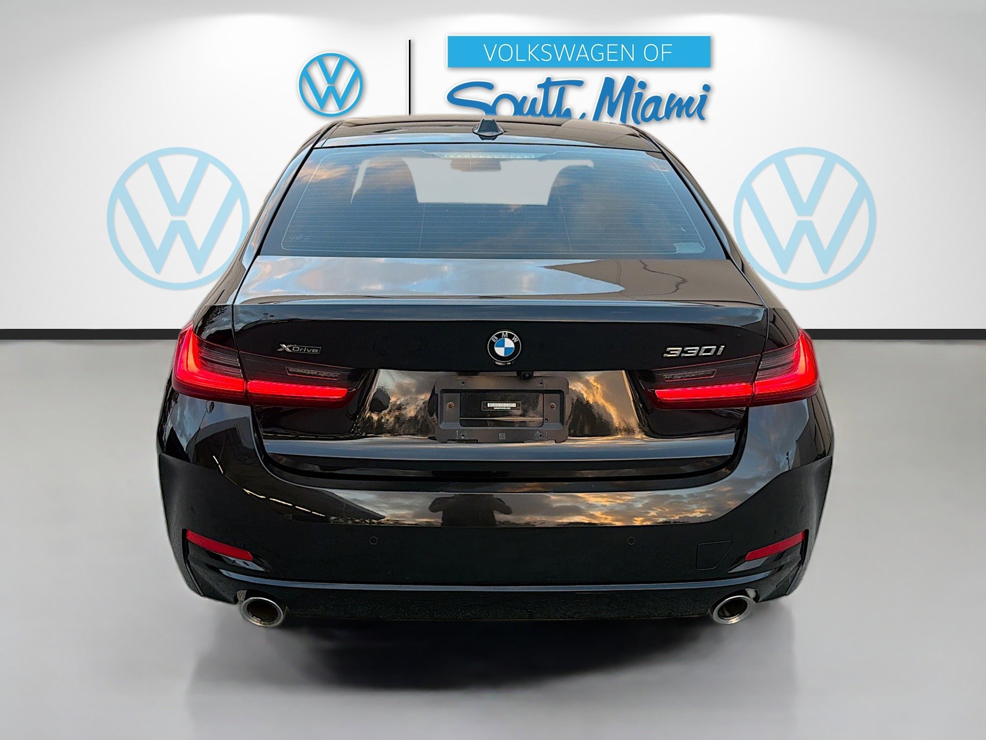 Used 2023 BMW 330i xDrive Sedan w/ Premium Package image 6