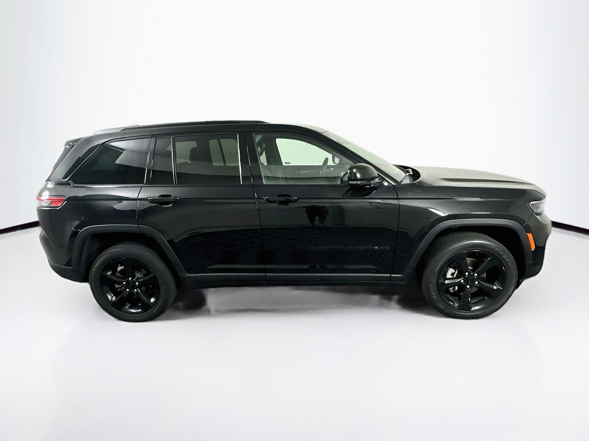 Used 2023 Jeep Grand Cherokee Altitude RWD image 10