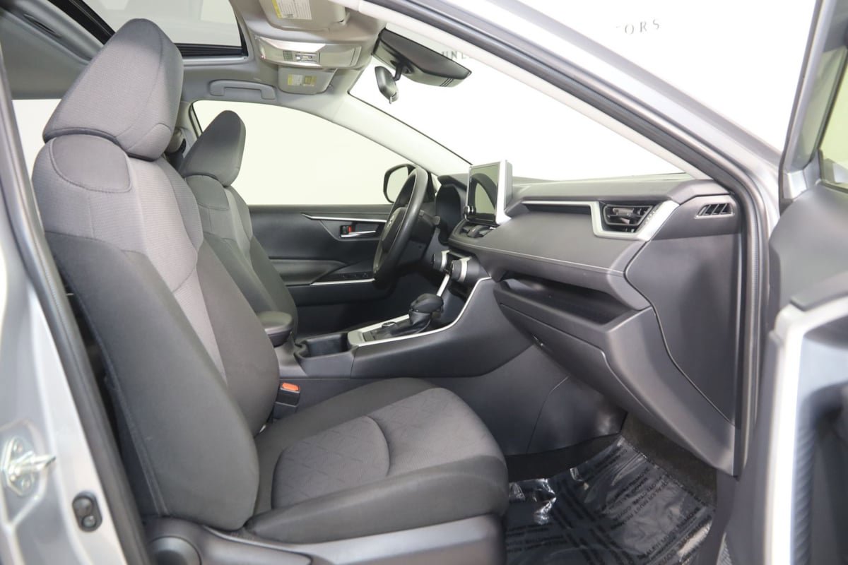 Used 2024 Toyota RAV4 XLE w/ Convenience Package AWD/4WD image 12