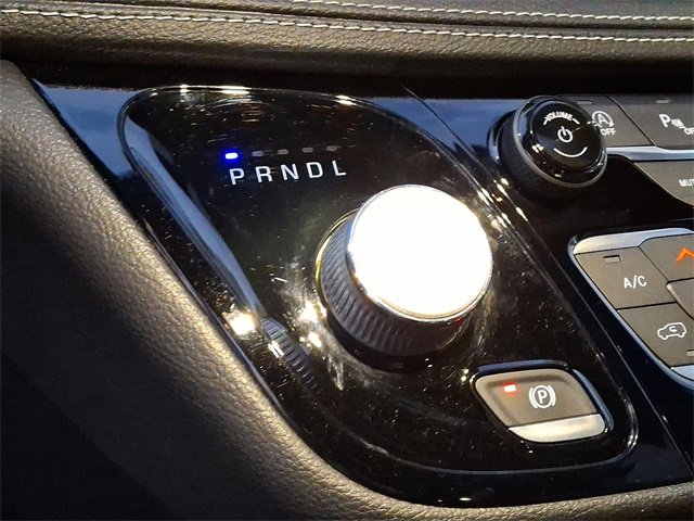 Used 2021 Chrysler Pacifica Touring-L w/ Uconnect Theater Family Group image 21