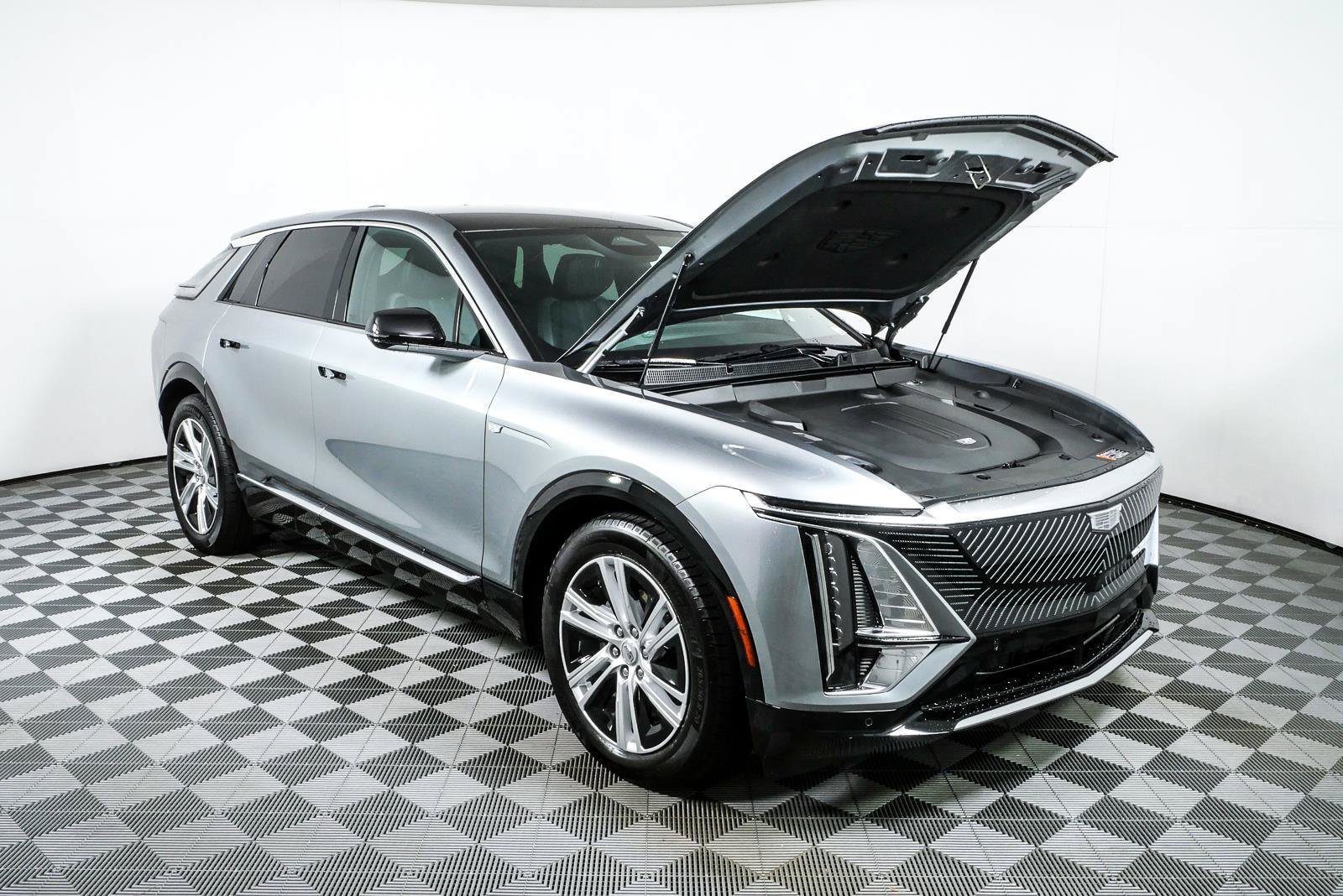 Certified 2024 Cadillac Lyriq Tech RWD image 34