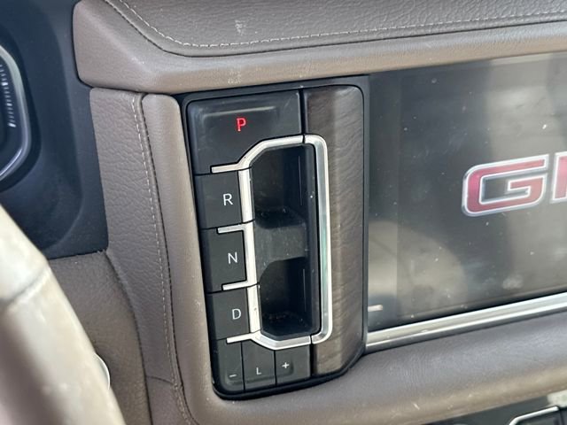 Used 2021 GMC Yukon Denali w/ Denali Premium Package image 16