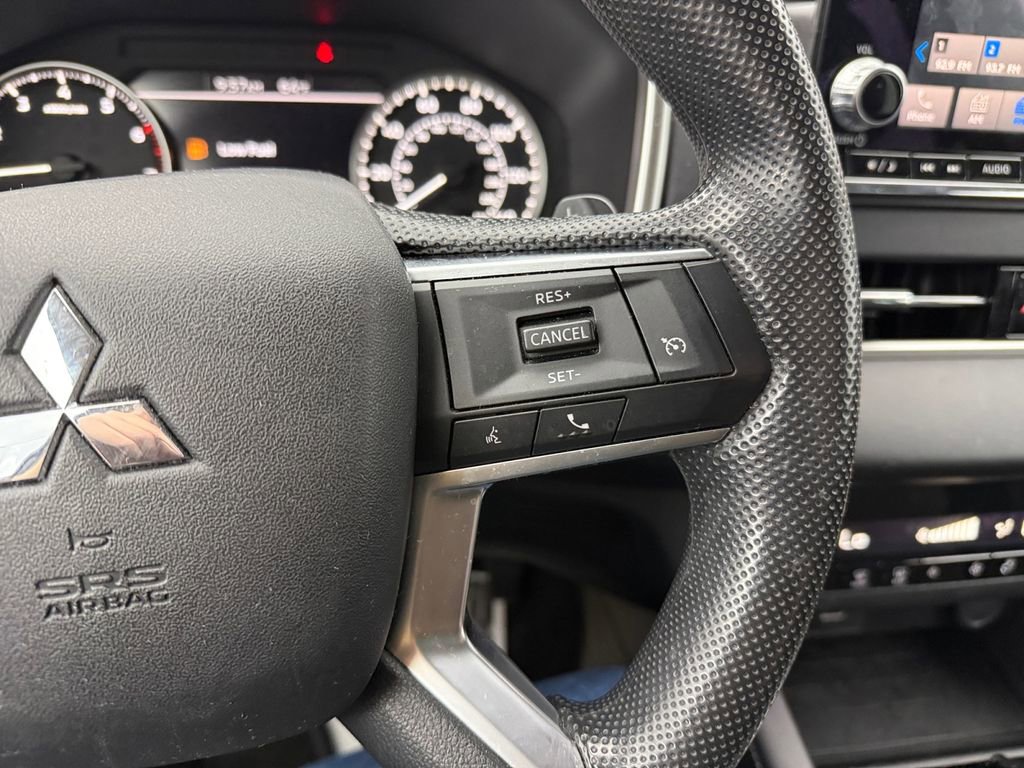 Used 2023 Mitsubishi Outlander ES image 33