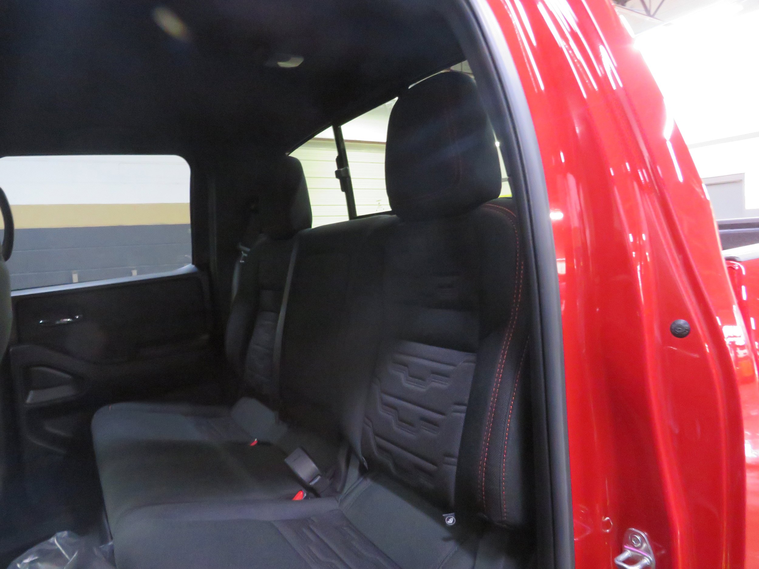 Used 2025 Nissan Frontier PRO-4X image 8