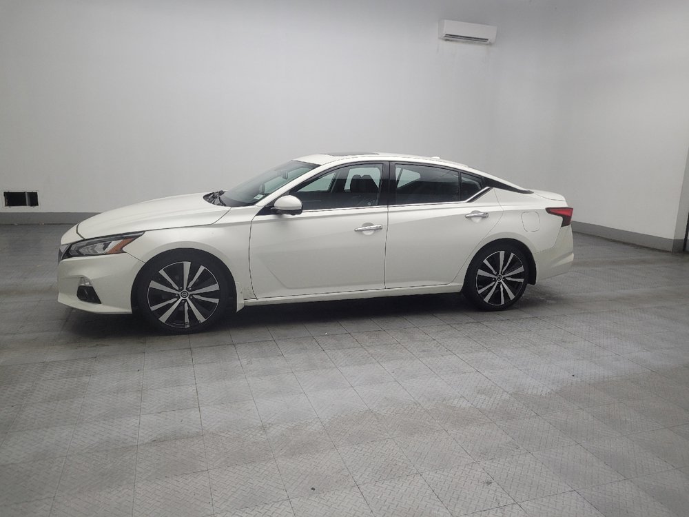 Used 2020 Nissan Altima 2.0 Platinum FWD image 2