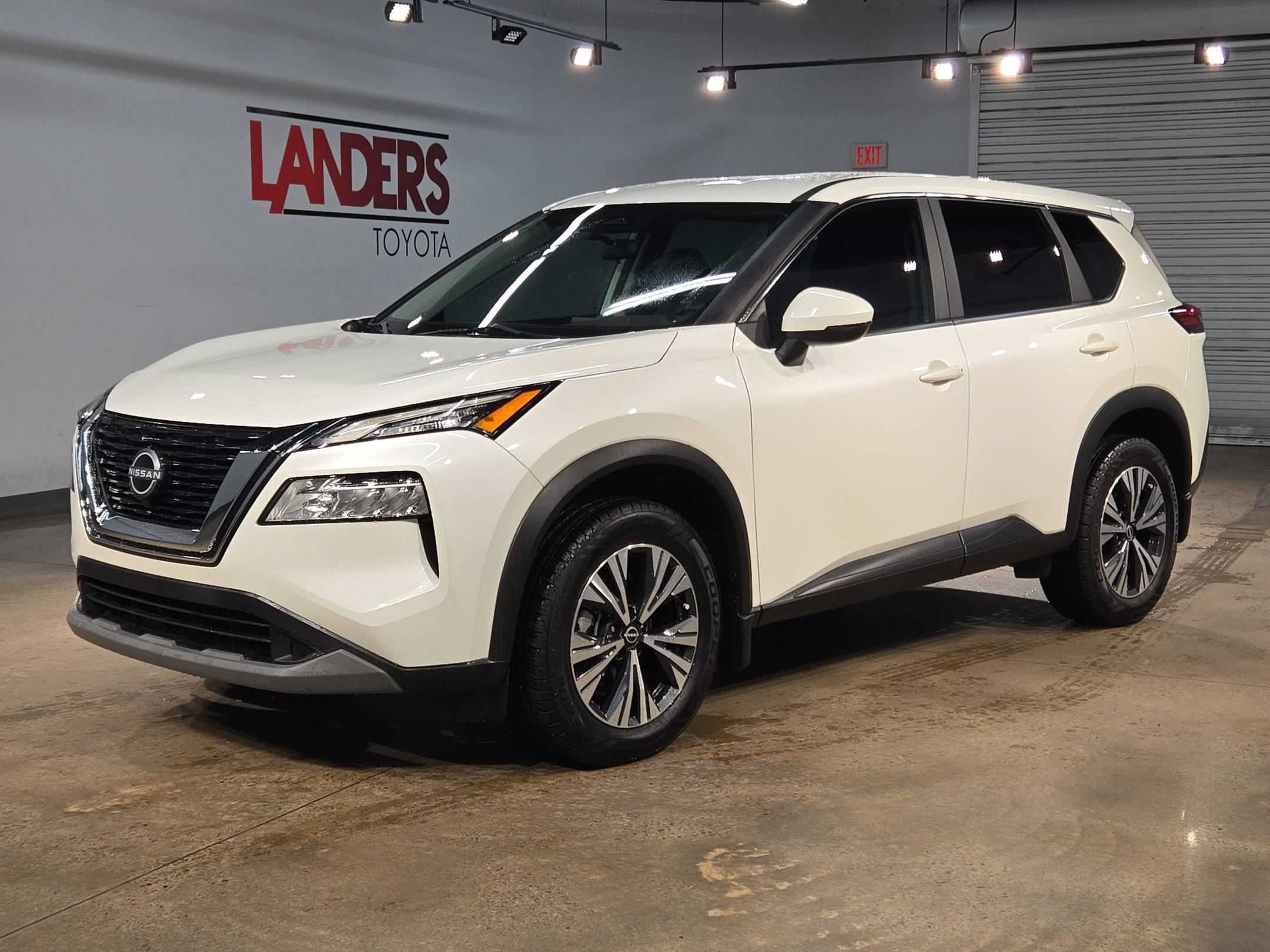Used 2023 Nissan Rogue SV FWD image 3