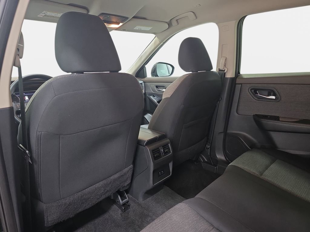 Used 2023 Nissan Rogue SV image 12