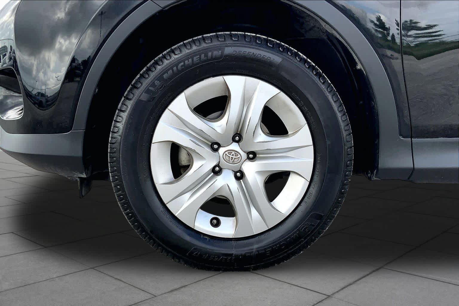 Used 2014 Toyota RAV4 LE FWD image 11