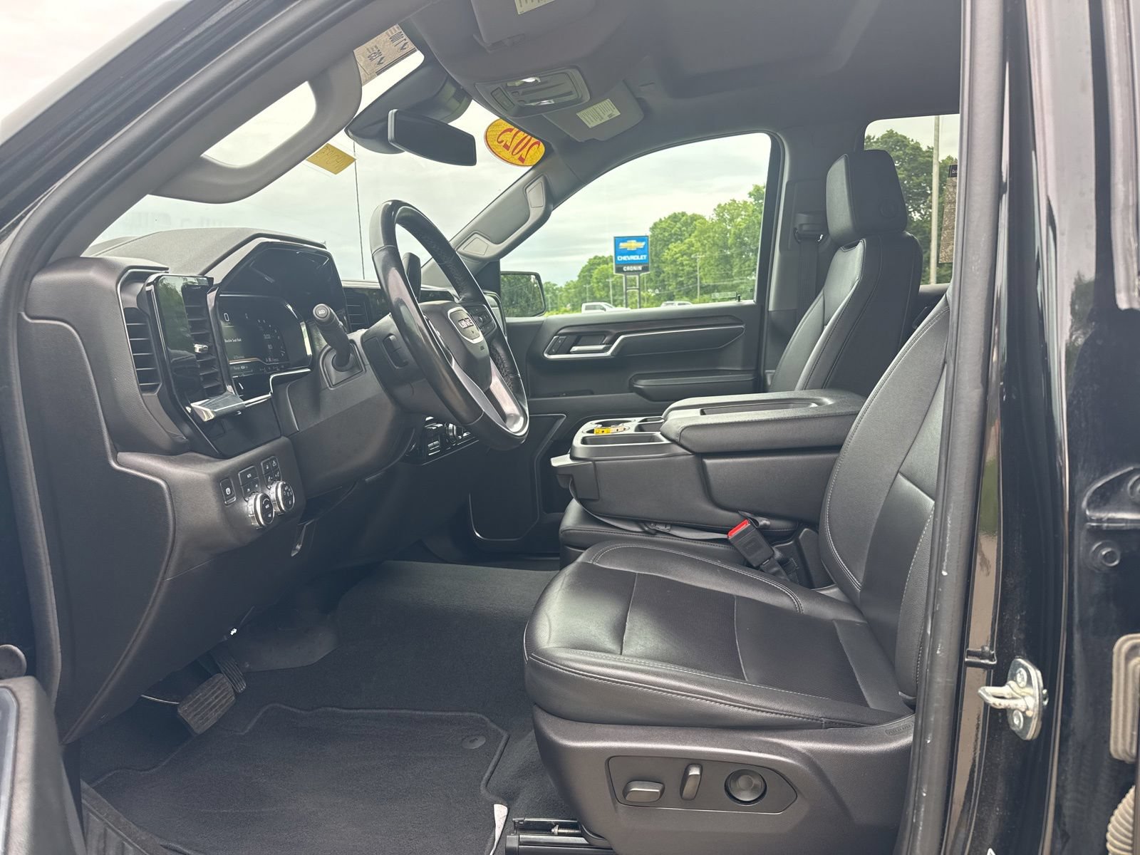 Used 2025 GMC Sierra 1500 SLT AWD/4WD image 19