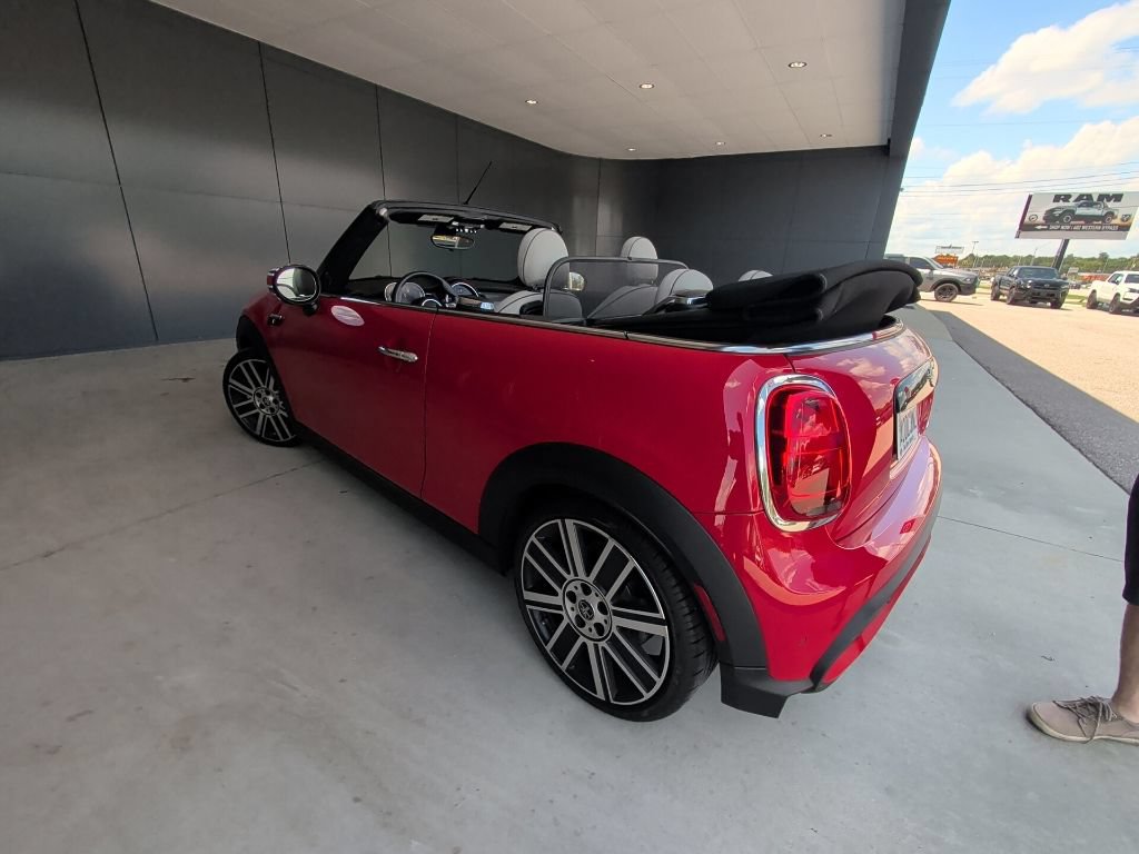 Used 2023 MINI Cooper S FWD image 3