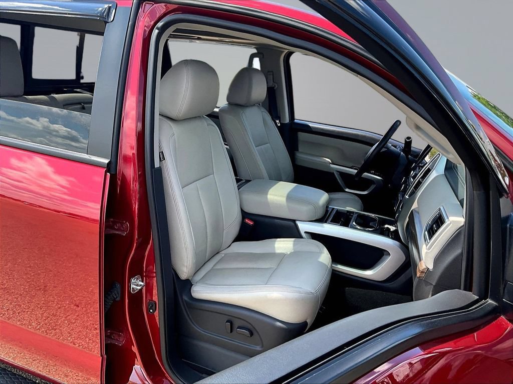 Used 2021 Nissan Titan SL w/ Moonroof Package AWD/4WD image 31
