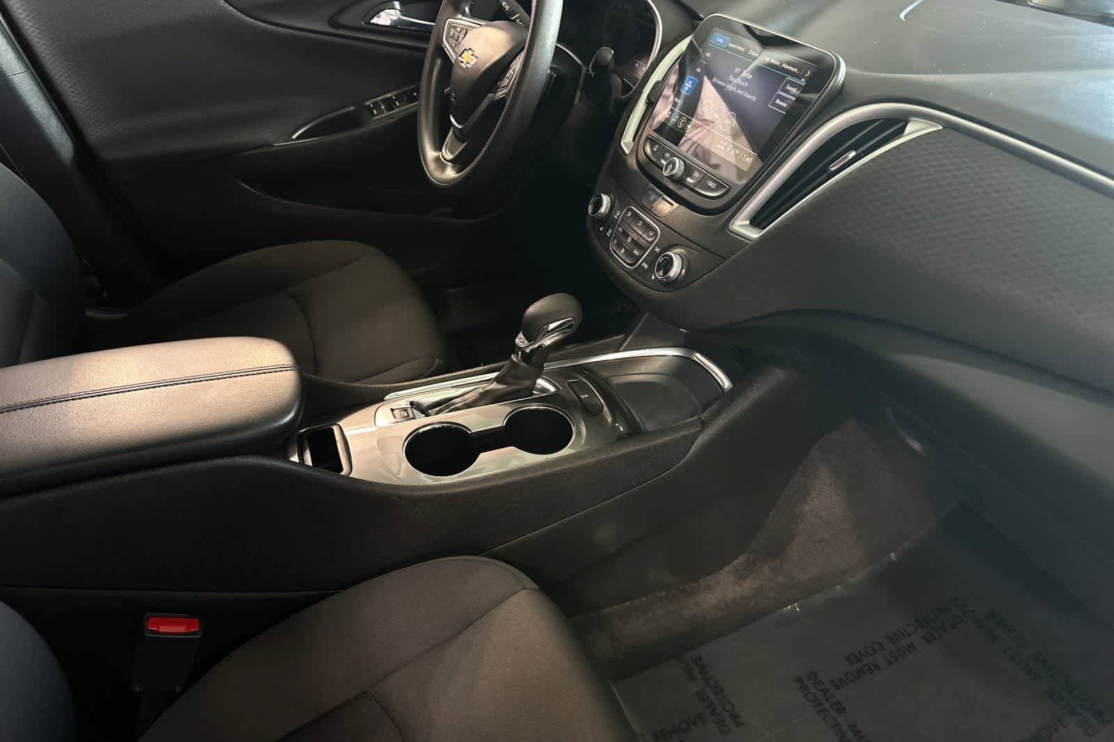Used 2022 Chevrolet Malibu LT FWD image 17