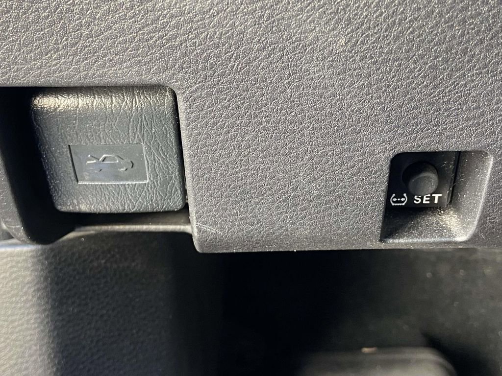 Used 2022 Toyota Tacoma TRD Sport w/ Technology Package image 30