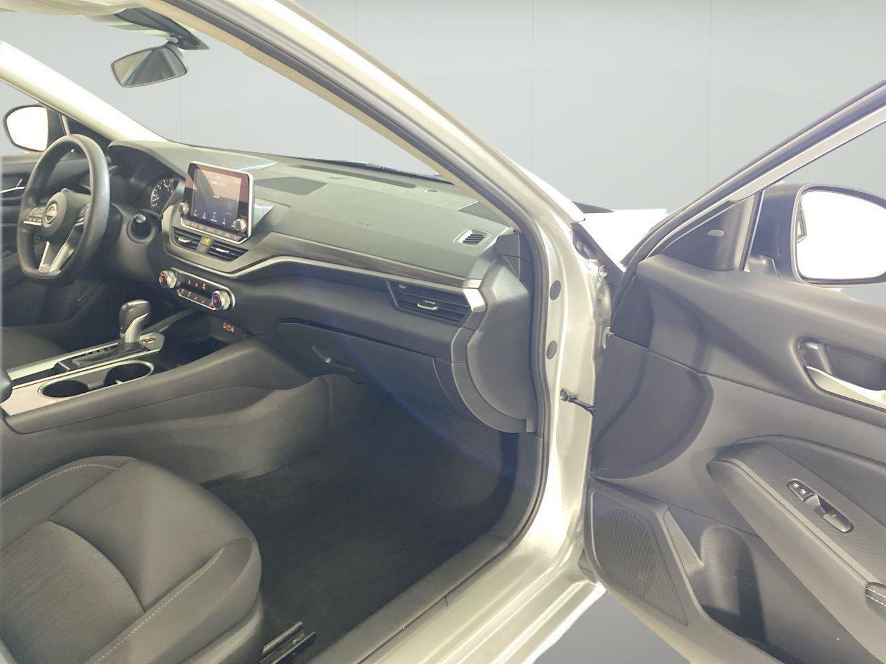 Used 2024 Nissan Altima 2.5 SV FWD image 22