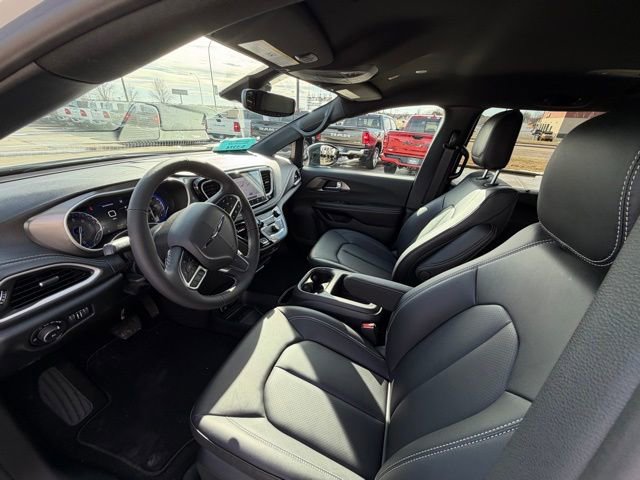 New 2026 Chrysler Pacifica Select AWD/4WD image 16