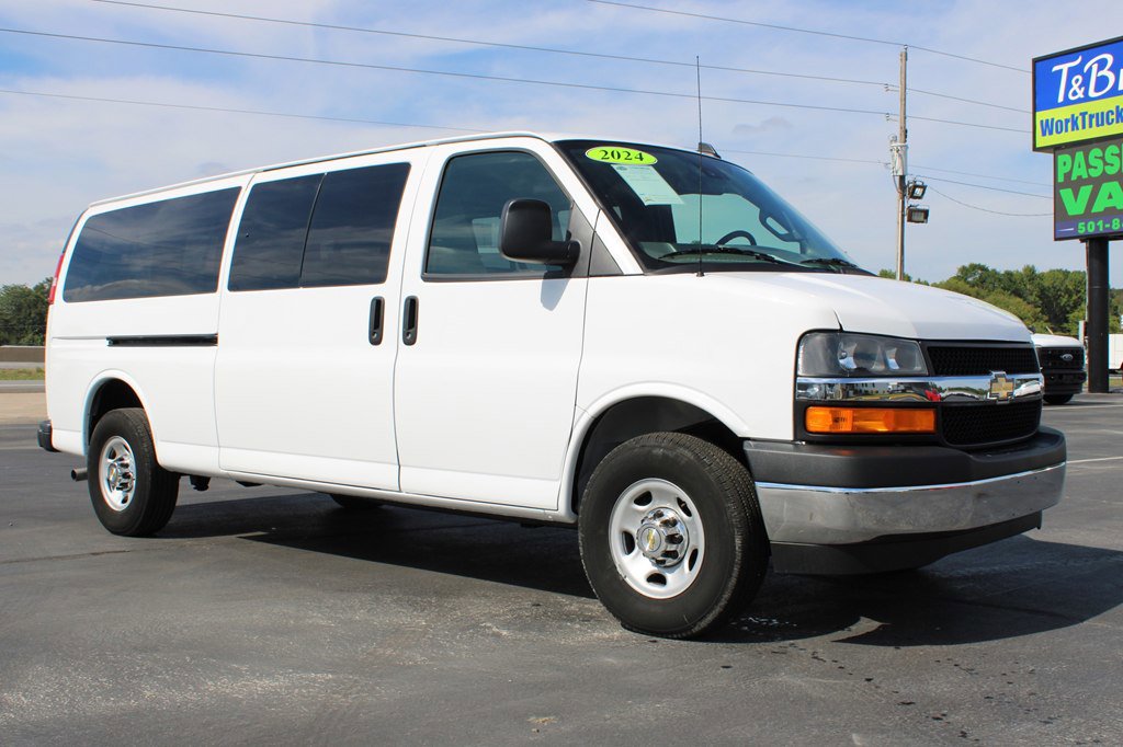 Used 2024 Chevrolet Express 3500 LT w/ LT Preferred Equipment Group image 3
