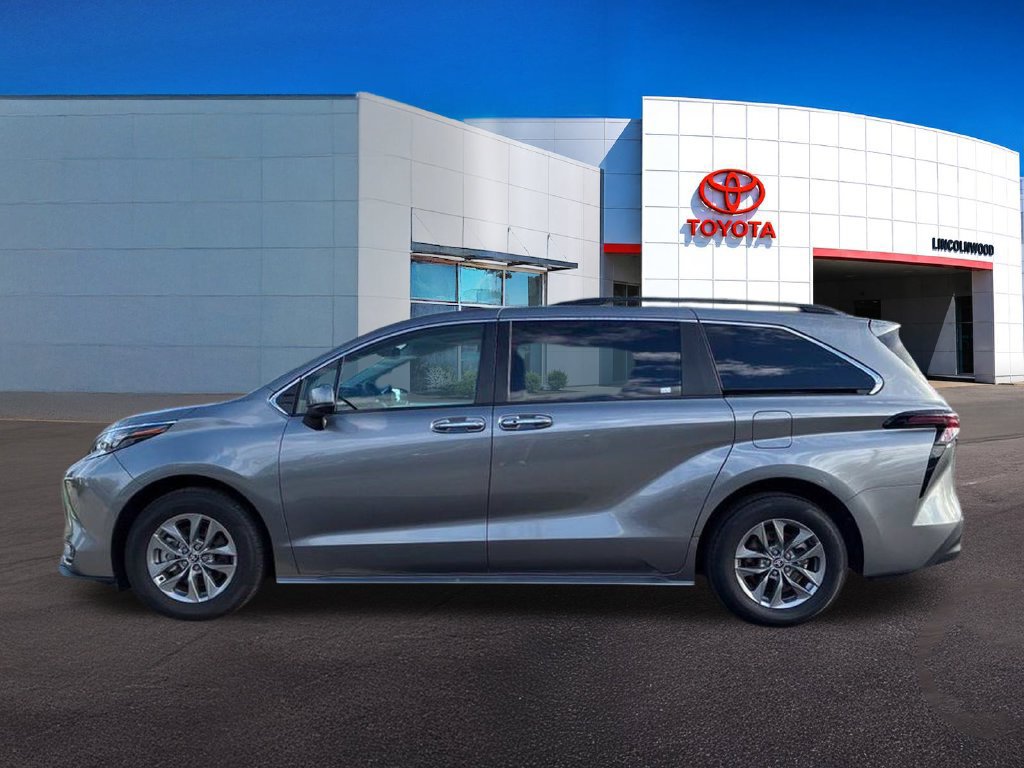 Used 2026 Toyota Sienna XLE FWD image 14