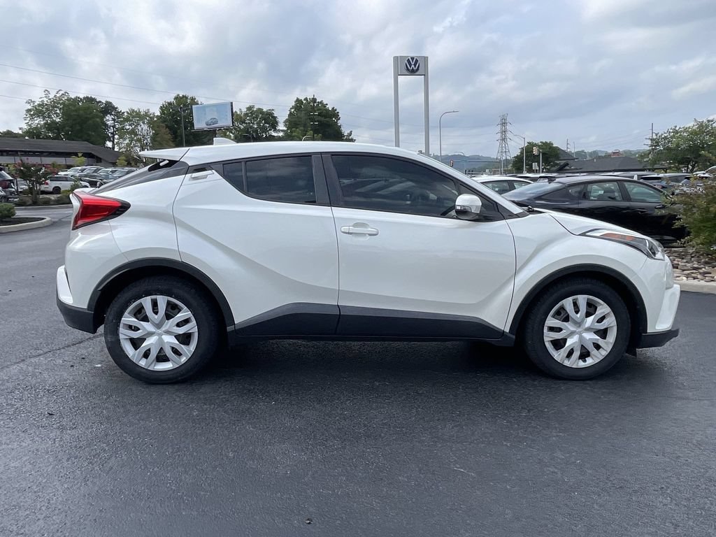 Used 2019 Toyota C-HR LE FWD image 4