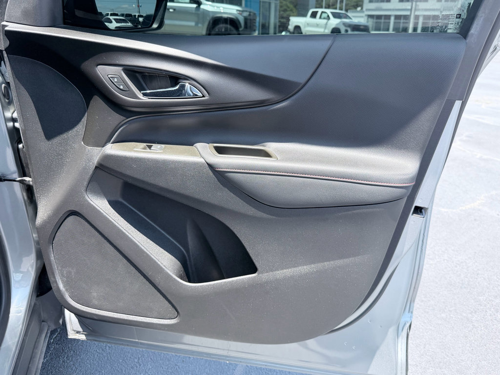 Used 2023 Chevrolet Equinox RS FWD image 30