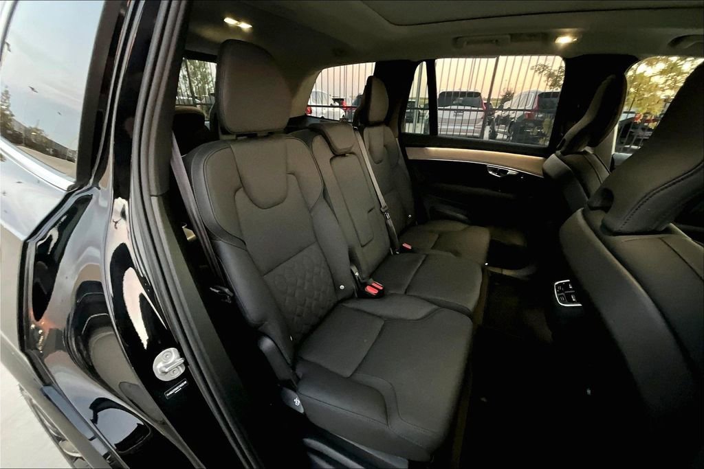 Certified 2025 Volvo XC90 B6 Plus image 34