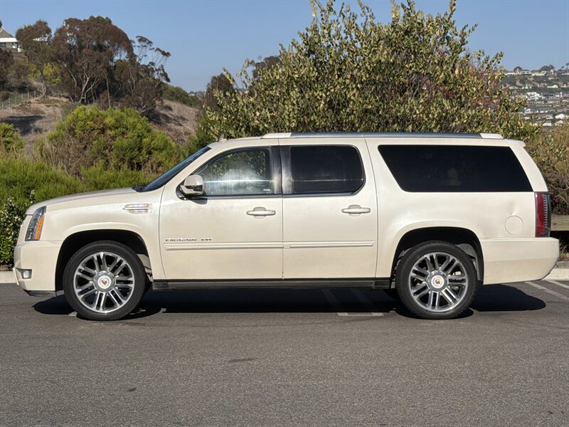 Used 2013 Cadillac Escalade ESV Premium AWD/4WD image 3