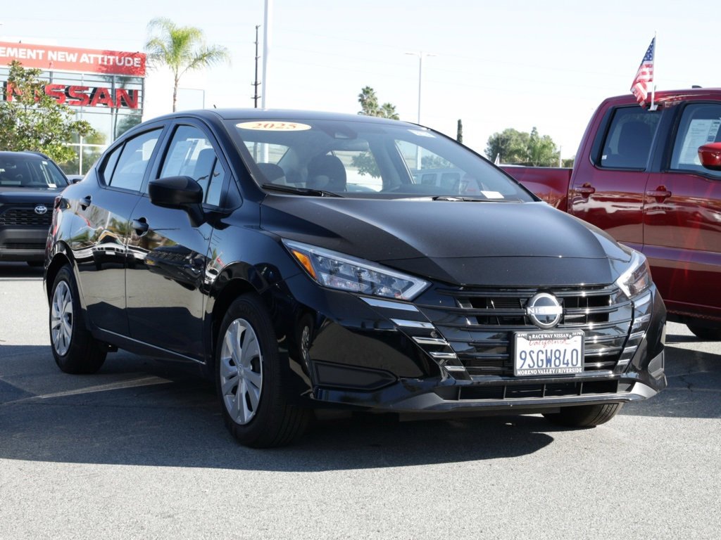 Used 2025 Nissan Versa S image 2
