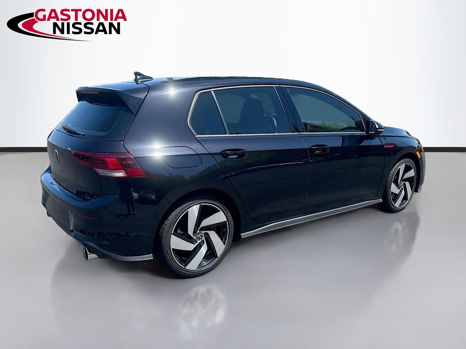 Used 2022 Volkswagen GTI SE FWD image 9