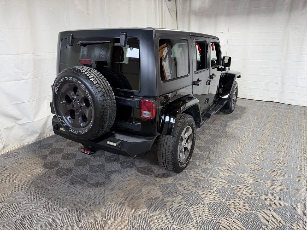 Used 2017 Jeep Wrangler Unlimited Sahara AWD/4WD image 6