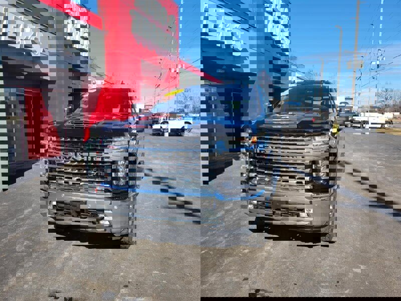 Used 2020 Chevrolet Silverado 2500 LTZ w/ LTZ Premium Package image 6