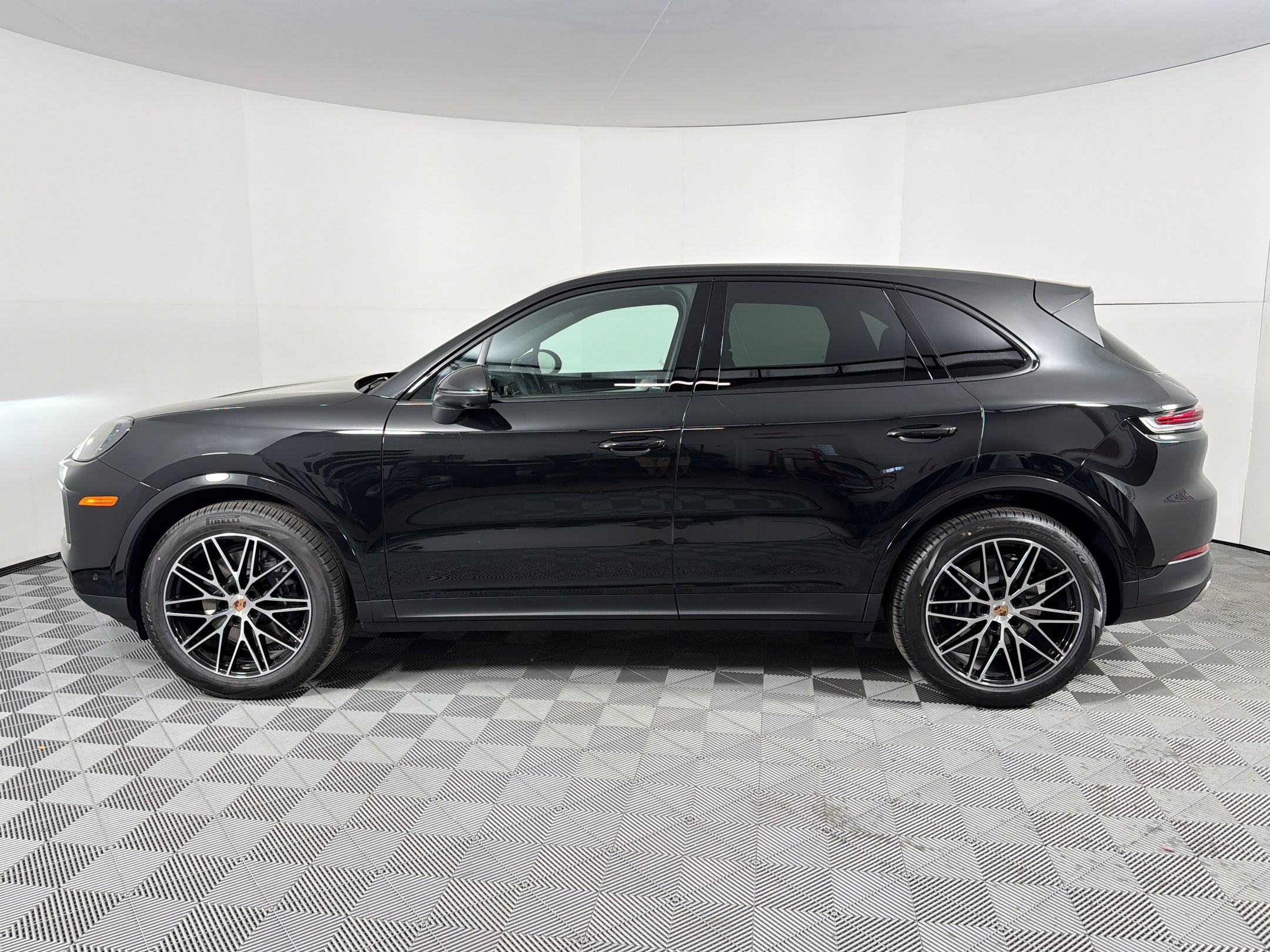 Used 2026 Porsche Cayenne AWD/4WD image 2