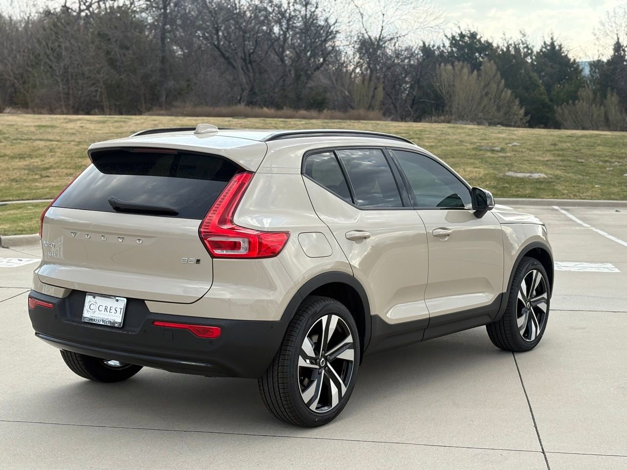New 2026 Volvo XC40 B5 Plus w/ Protection Package Premier AWD/4WD image 5