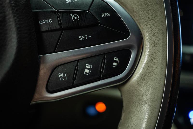 Used 2021 Chrysler Pacifica Limited w/ Uconnect Theater Family Group FWD image 20